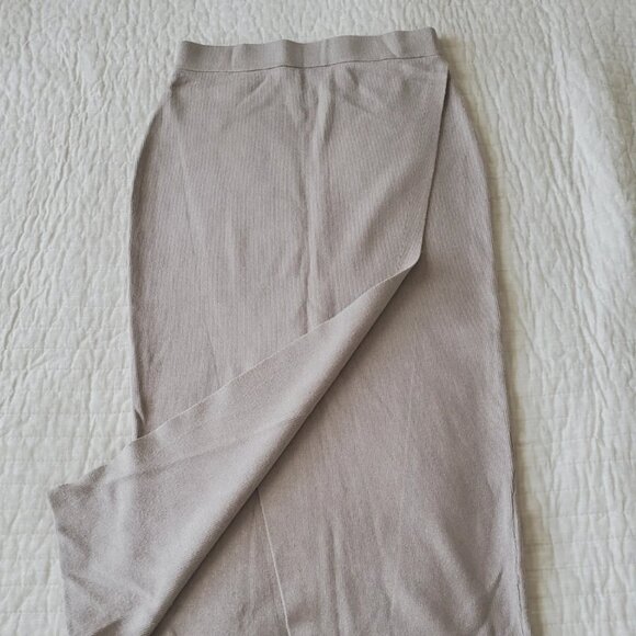SKIRT SIZE S SCOOP KNIT MIDI ELASTIC WAIST COLOR BEIGE EXCELLENT CONDITION - Picture 1 of 5
